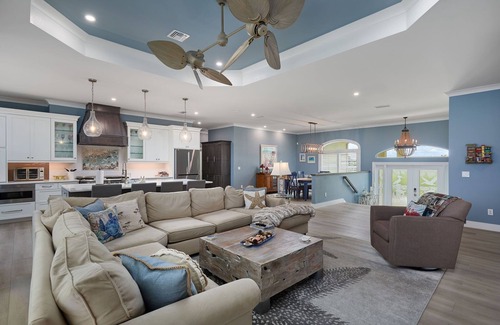 Beachview Country Club Estates House | Stunning Golf Course Estate in Beachview