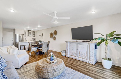 Harbour Town Condo | Stunning Harbour Town Penthouse Flat in Sea Pines, Spectacular Location!