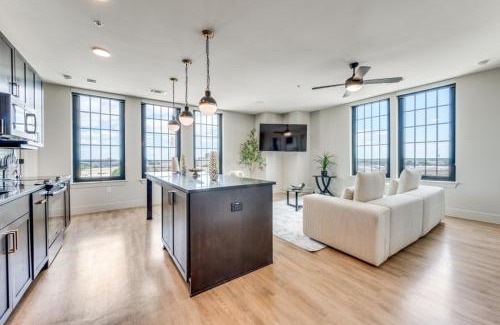 Deep Ellum Apartment | Stunning highrise downtwn Dallas