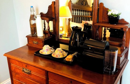 Coolbawn House | Stunning historic manor house with WiFi near charming Nenagh