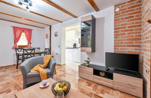Ludbreg House | Stunning home in Vinogradi Ludbreski