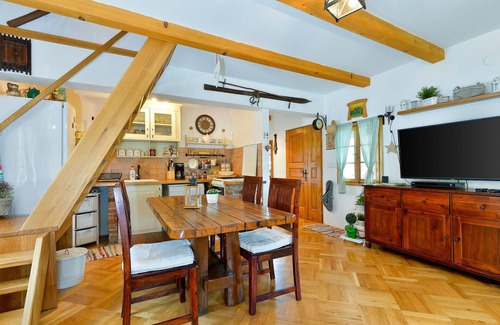 Mala Erpenja House | Stunning home in Krapinske Toplice