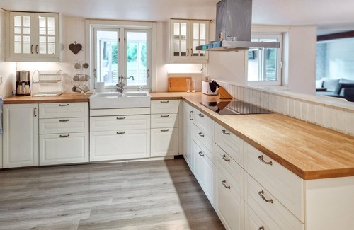 Asarum House | Stunning home in Asarum with WiFi