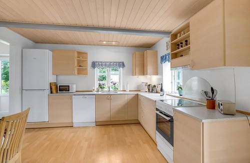 Bandholm House | Stunning home in Bandholm with kitchen