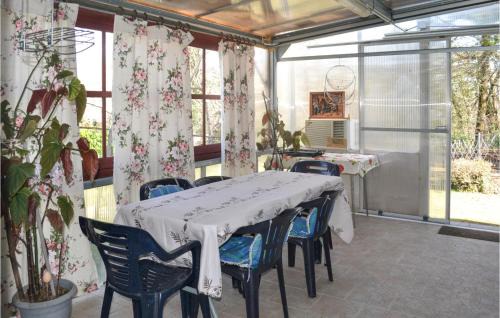Biras House | Stunning Home In Biras With Kitchenette