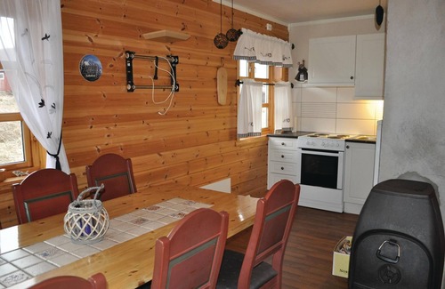 Vestvagøy House | Stunning home in Bøstad with WiFi