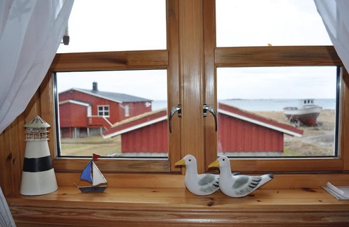 Vestvagøy House | Stunning home in Bøstad with WiFi
