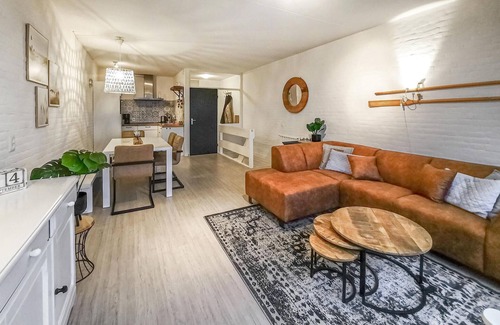 Bruinisse House | Stunning home in Bruinisse with kitchen