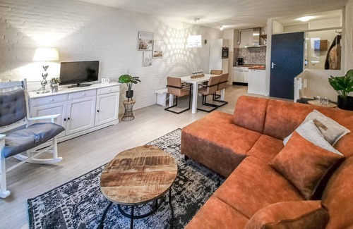Bruinisse House | Stunning home in Bruinisse with kitchen