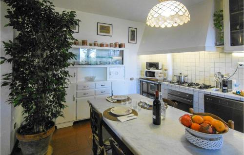 Cascine-La Croce House | Stunning Home In Castelvecchio Di Comp