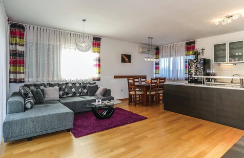 Dugopolje House | Stunning home in Dugopolje
