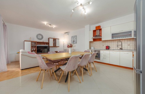 Municipality of Sukosan House | Stunning home in Galovac with kitchen