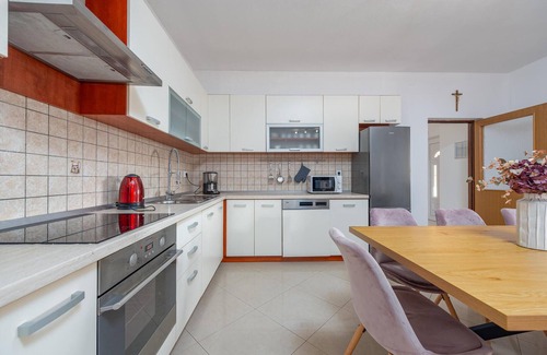 Municipality of Sukosan House | Stunning home in Galovac with kitchen