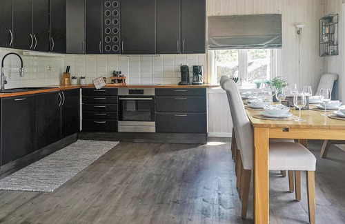 Suldal House | Stunning home in Hebnes with kitchen