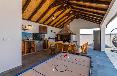 Sveti Filip i Jakov House | Stunning home in Gornje Rastane