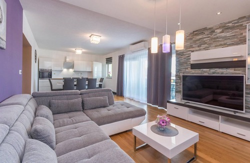 Sveti Filip i Jakov House | Stunning home in Gornje Rastane