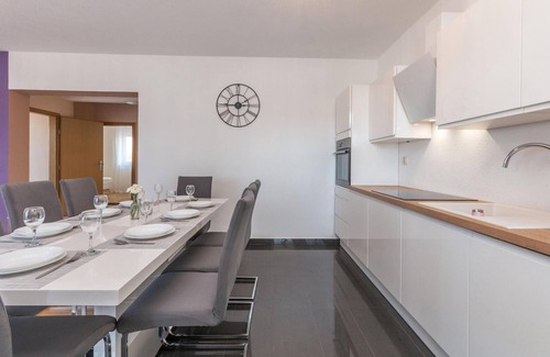 Sveti Filip i Jakov House | Stunning home in Gornje Rastane