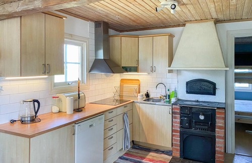 Kalmar House | Stunning home in Kalmar with kitchen