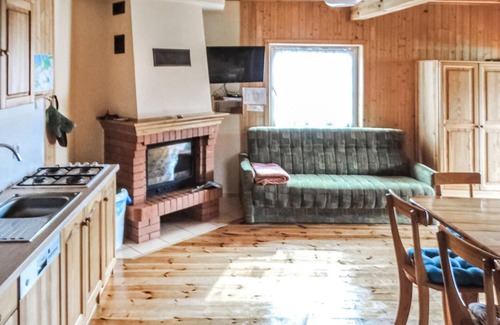 Kopalino House | Stunning home in Kopalino with WiFi