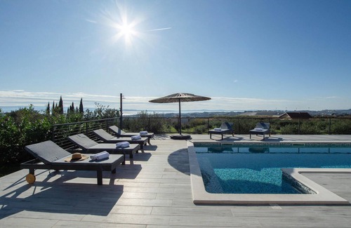 Mravince House | Stunning home in Kucine