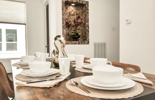 Midtown House | Stunning Home in Midtown, Houston with 3BDR 5Beds Skyline View BBQ Terrace
