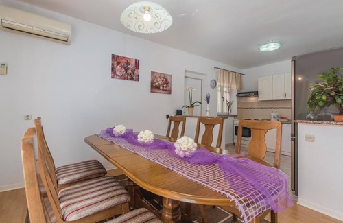 Kadumi House | Stunning home in Porec with kitchen