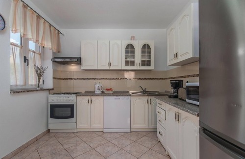 Kadumi House | Stunning home in Porec with kitchen