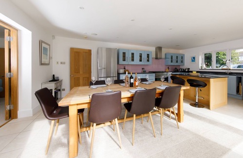 Itchenor House | Stunning Home in Pretty Seaside Village with Seasonal Pool and Large Garden