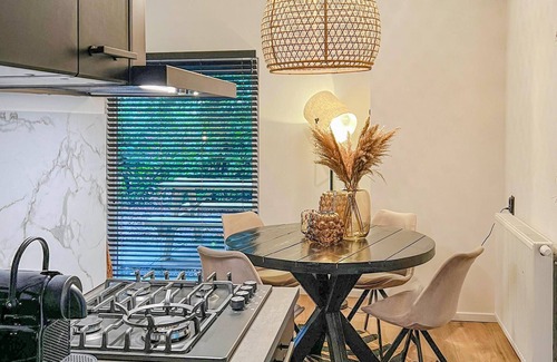 Rheezerveen House | Stunning home in Rheezerveen with WiFi