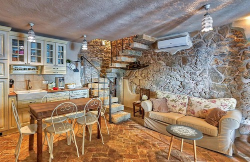 Smrika House | Stunning home in Smrika