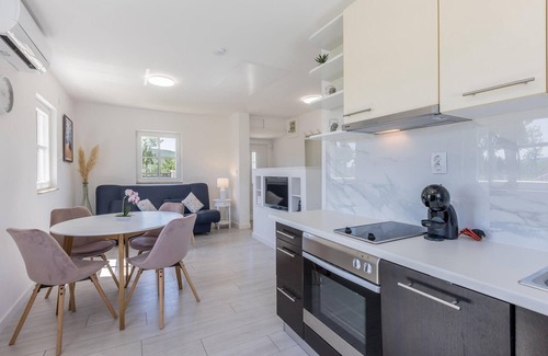Trilj House | Stunning home in Tijarica with WiFi
