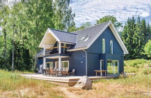 Tingsryd House | Stunning home in Tingsryd with kitchen