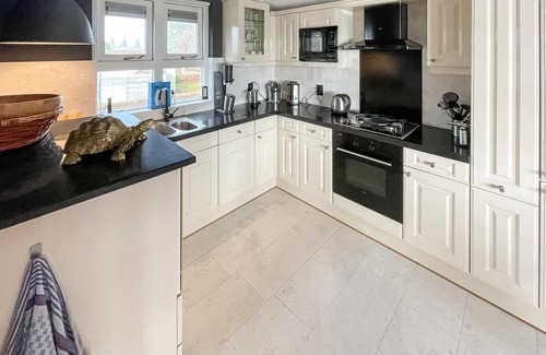 Workum House | Stunning home in Workum with kitchen