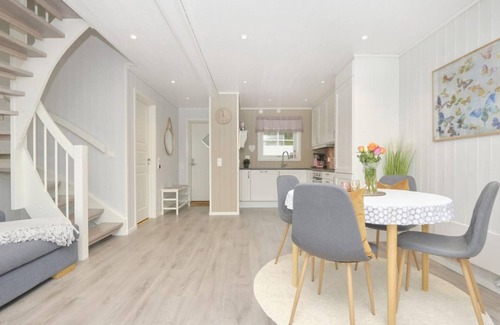 Eidsvag House | Stunning home in Eidsvåg i Romsdal