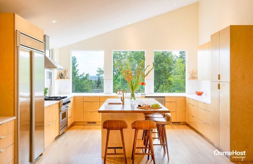 Newlands House | Stunning Home w/Hot Tub, Sauna & Mountain Views! 10-Min to Downtown & CU