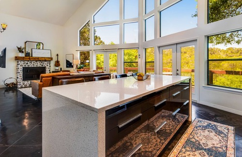 Apache Shores House | Stunning home with WiFi, central AC, washer/dryer, tennis and basketball nearby