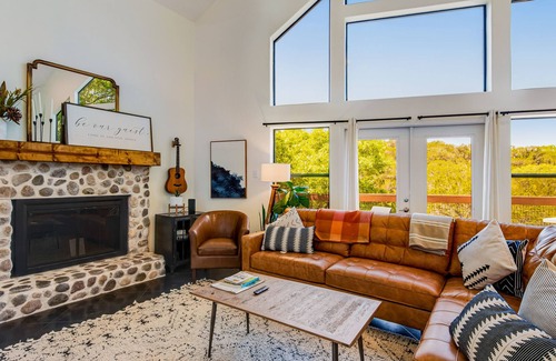 Apache Shores House | Stunning home with WiFi, central AC, washer/dryer, tennis and basketball nearby
