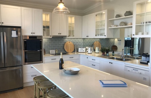 Copacabana House | Stunning house, breathtaking beach & ocean views, 3 min walk beach, cafes, parks
