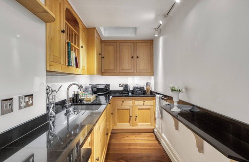 Knightsbridge and Belgravia House | Stunning Knightsbridge Townhouse with Patio