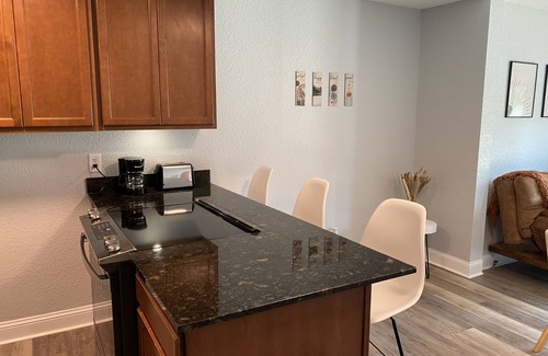 Mid America Condo | Stunning lake condo with AMAZING lake views. Just a fews miles from downtown.
