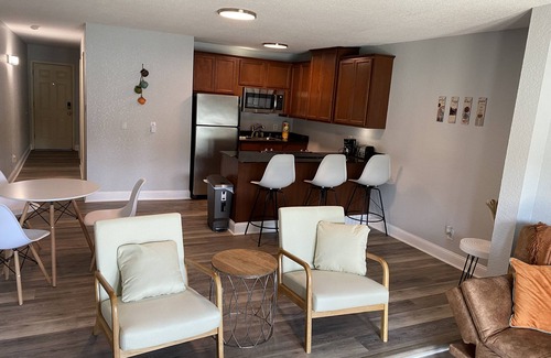Mid America Condo | Stunning lake condo with AMAZING lake views. Just a fews miles from downtown.