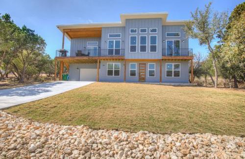 Point Venture House | Stunning Lake Home with Pool-Beach-Gym-Boat Access