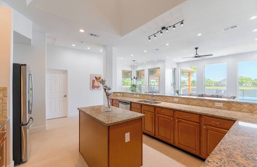 Spring House | Stunning Lake house Heated Pool and Infinity SPA