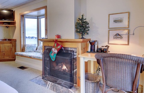 Georgina Apartment | Stunning Lake View guest rooms at Jackson Point (Boathouse)