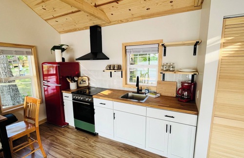South Haven Cabin | Stunning Lake View - Cabin 11