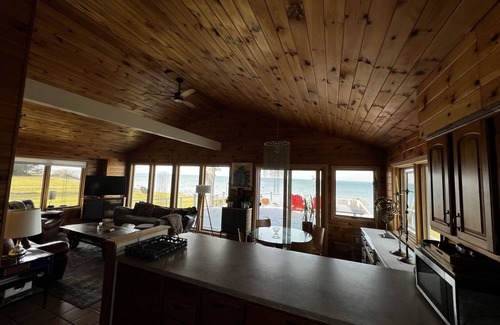 East Palmyra Cottage | Stunning Lake Views From This Artistic Getaway