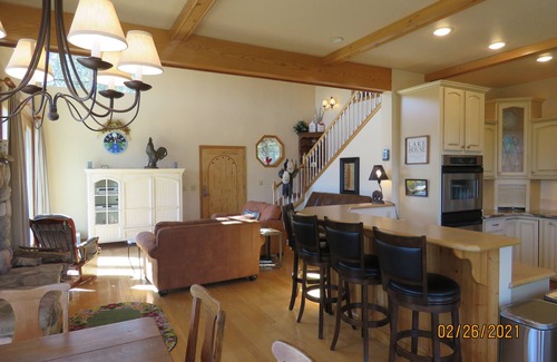 Lakehead House | Stunning lake views yet 2 minutes to the water.
