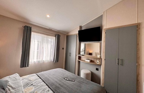 Swalecliffe Cabin | Stunning lodge at Seaview Holiday Park in Kent ref 47012PB