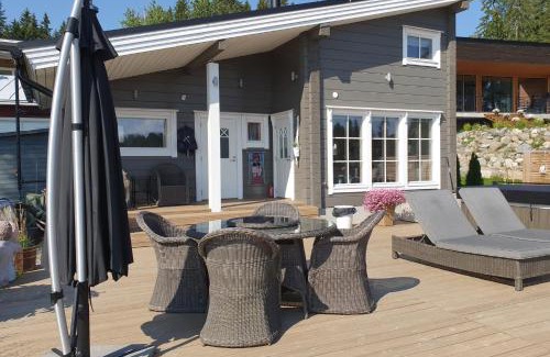 Kuopio House | Stunning log cabin 45m2 on the shore of Kallavesi.