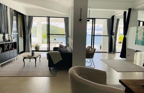Busuanga Villa | Stunning luxe 220sm villa by the sea entirely private with own pool